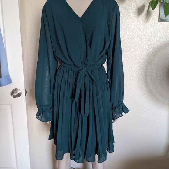 Green Dress - Picture 2 of 14